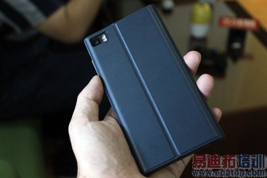 小米3试用 配置顶级外观中庸皮套略低端