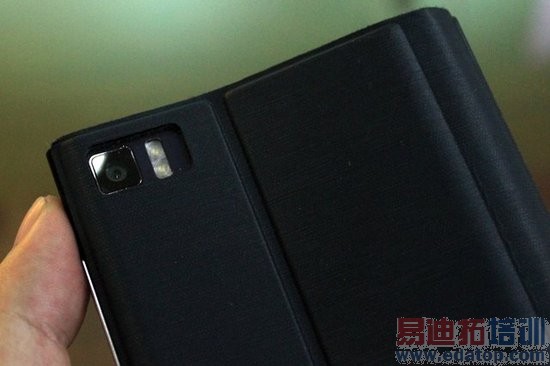 小米3试用 配置顶级外观中庸皮套略低端