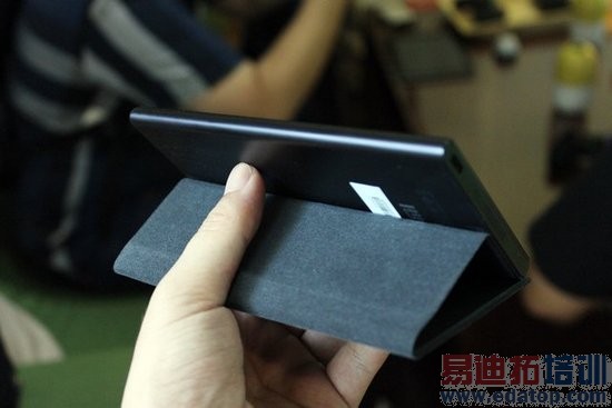 小米3试用 配置顶级外观中庸皮套略低端