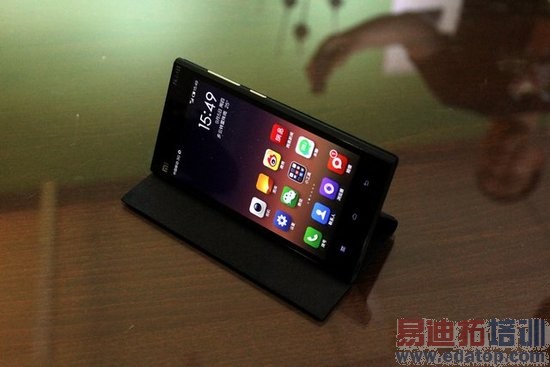 小米3试用 配置顶级外观中庸皮套略低端