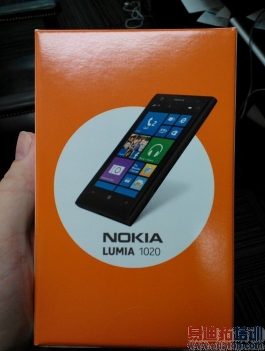 ��ɫ���۰�Lumia 1020������