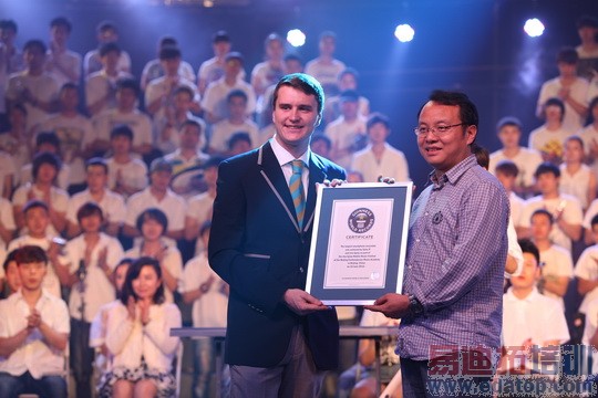 ����˹�������֤��Charles Wharton �����佱