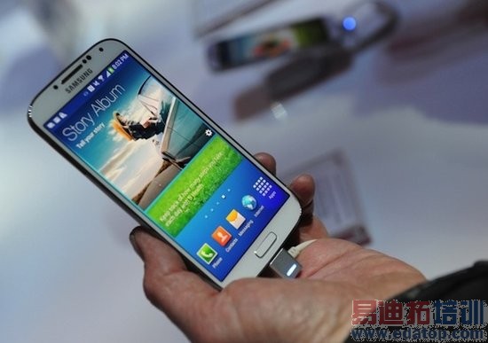 ����GalaxyS4������ˮ������ ��ָӪ��ǿ�ڴ���