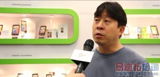 HTC�����߹������ְ Facebook�ֻ��Ƕ�������