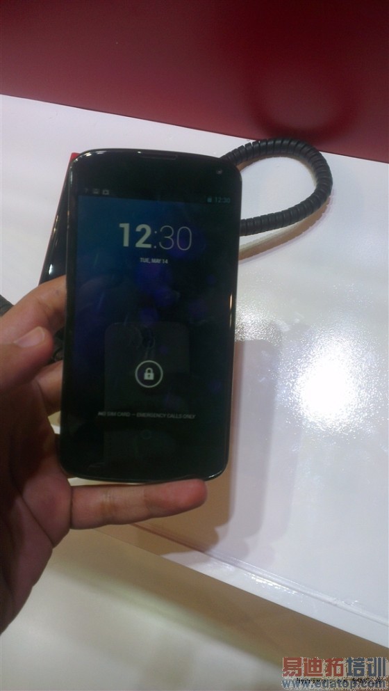 ��������֮һ����ɫNexus 4͵������