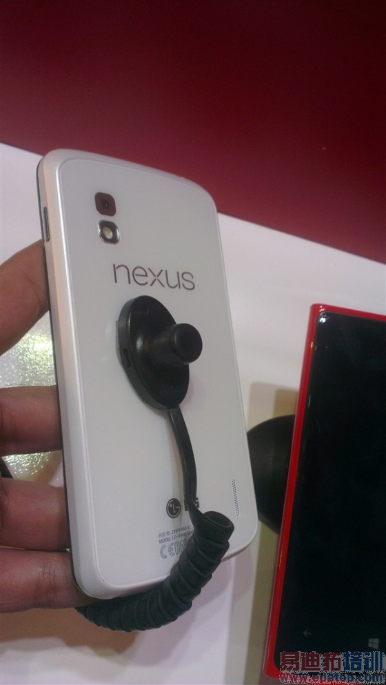 ��������֮һ����ɫNexus 4͵������