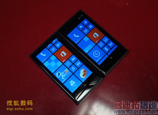 诺基亚920和920T两款机型