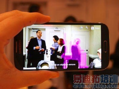 Galaxy S4配备高达1300万像素的摄像头,而iPhone 5仅为800万像素