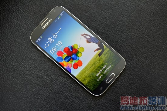 htc one�Ա�����S4