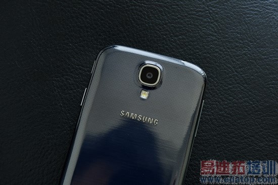 htc one�Ա�����S4