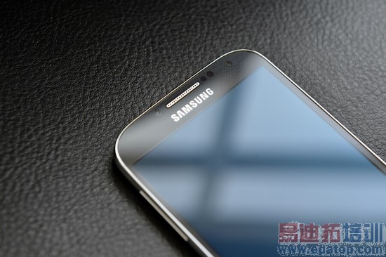 htc one�Ա�����S4