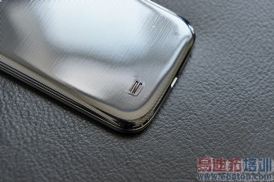 htc one�Ա�����S4