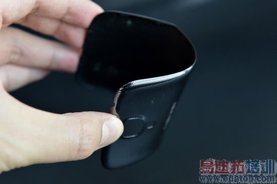 htc one�Ա�����S4