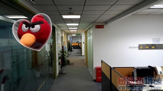 HTC One�Ա�����S4