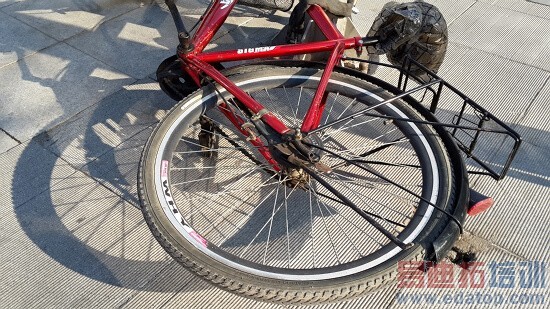 HTC One�Ա�����S4