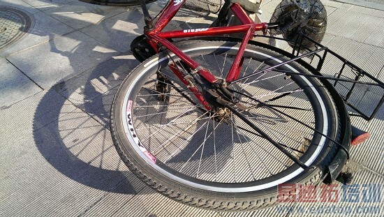 HTC One�Ա�����S4