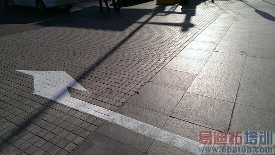 HTC One�Ա�����S4