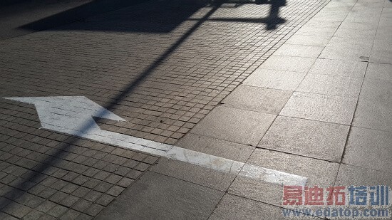 HTC One�Ա�����S4