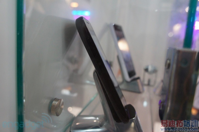 ��ΪFirefox OS�ֻ��������棨��Ƶ+��ͼ��