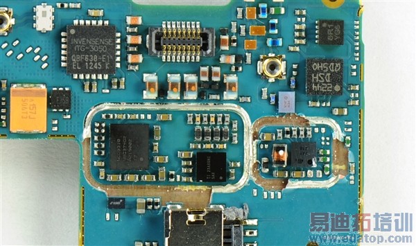 黑莓Z10拆机:内部芯片很“个性”