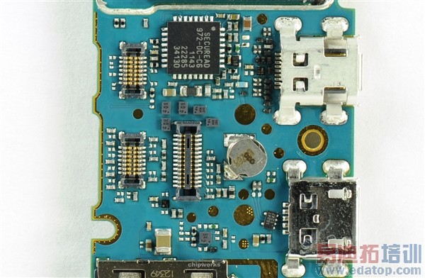 黑莓Z10拆机:内部芯片很“个性”