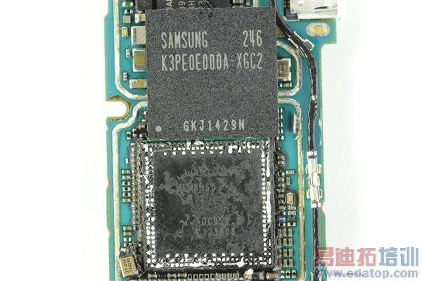 黑莓Z10拆机:内部芯片很“个性”