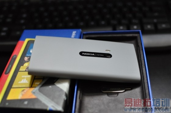 ������ָ�� ��ɫLumia 920����ͼ��