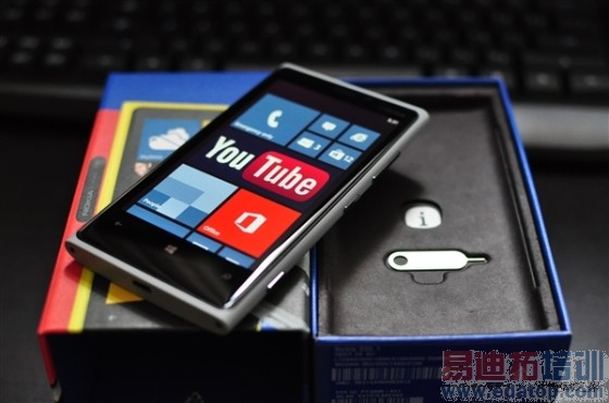 ������ָ�� ��ɫLumia 920����ͼ��