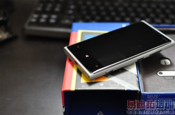 ������ָ�� ��ɫLumia 920����ͼ��