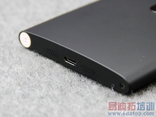 WP8旗舰来袭 诺基亚Lumia 920上手体验