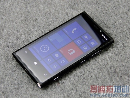 WP8旗舰来袭 诺基亚Lumia 920上手体验
