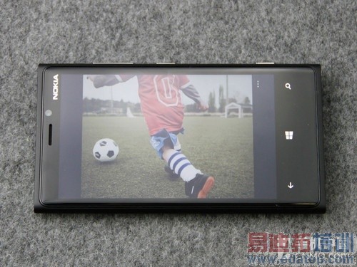 WP8旗舰来袭 诺基亚Lumia 920上手体验