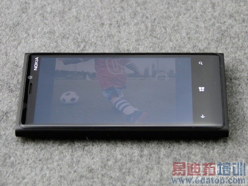 WP8旗舰来袭 诺基亚Lumia 920上手体验