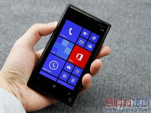 WP8旗舰来袭 诺基亚Lumia 920上手体验
