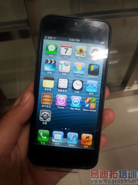 ��iPhone 5��Ļ����ʾ�Ķ������ļ����֣��ɴ˿ɿ��������ڵذ�iPhone 5