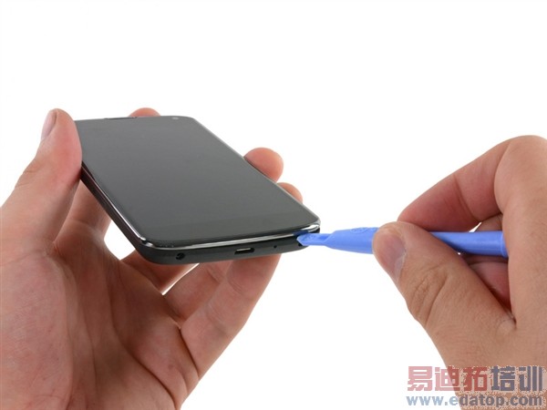 电池是不可更换的,主要是指固定得更紧一些,用了很多黏合剂,普通用户不建议动它。