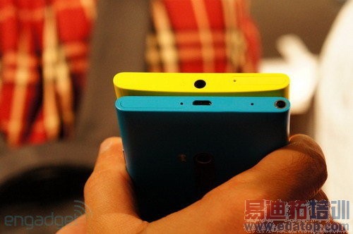 五大变化 诺基亚Lumia920真机对比Lumia900