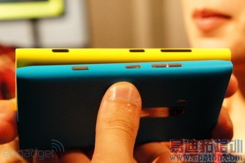 五大变化 诺基亚Lumia920真机对比Lumia900
