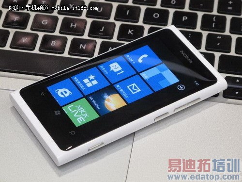 ��ͨŵ����Lumia800����Ԥ�� ����3599