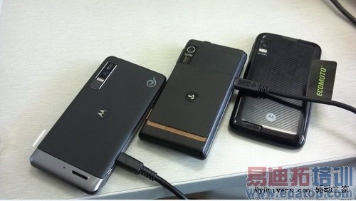 �й����Ŷ��ƻ�Ħ������Droid 3�л��ع�[��ͼ]