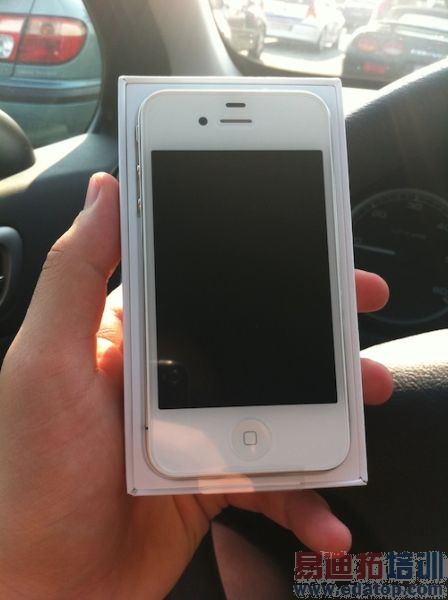 �����������ѿ�ʼ���۰�ɫ��iPhone 4