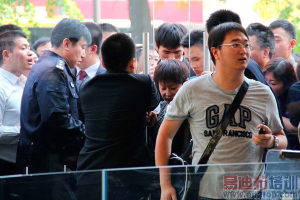 ƻ����ɫ��iPhone4��ʽ���� �����Ϻ��ֳ�ֱ��