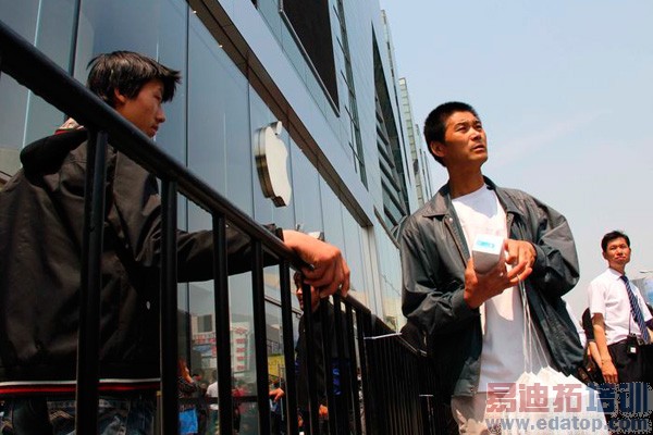 ƻ����ɫ��iPhone4��ʽ���� �����Ϻ��ֳ�ֱ��