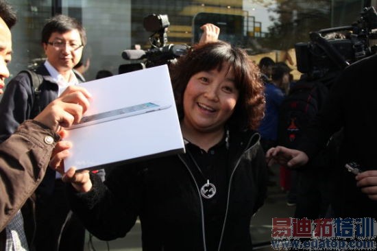 ����ý�忴iPad 2�����׷�����ɫ����ܻ�ӭ