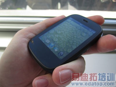 ����Veer 4G�ֻ������̵㣺�ߴ�С�ɳ�˫�н�