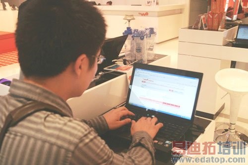 现场直击iPhone 4预定(组图)