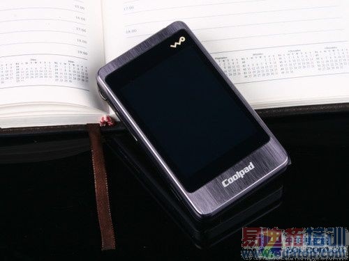 双屏双网双待3G王 酷派W700惊降500元