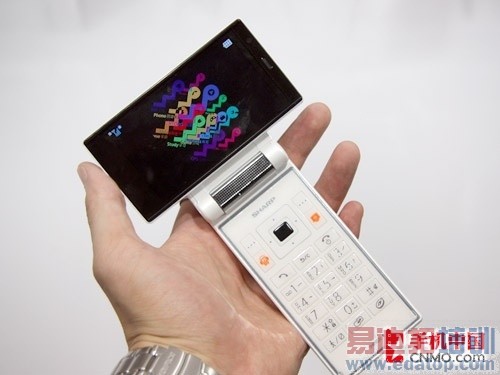 旋屏翻盖+WCDMA 夏普SH0902C人气飙升
