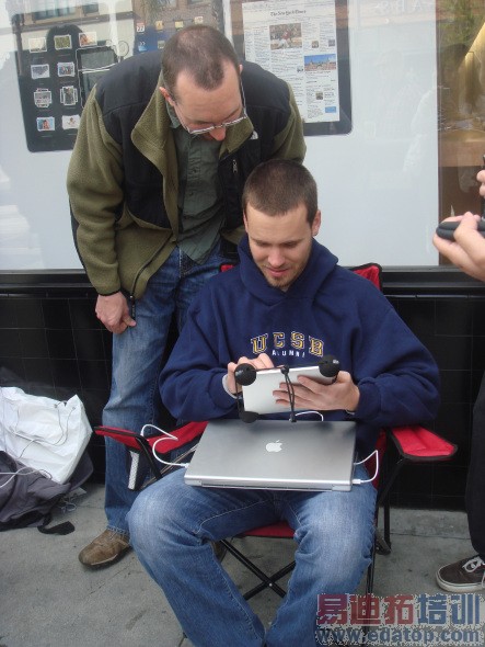 iPad�ʹ�ͳ��ƻ��������ȣ�ʱ����㣬��ȷ����ͬ�ն���