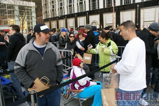 科技时代_苹果iPad在美上市 分析师预计今年卖700万部